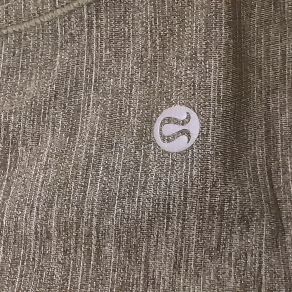 Lululemon - Picture 3 of 6
